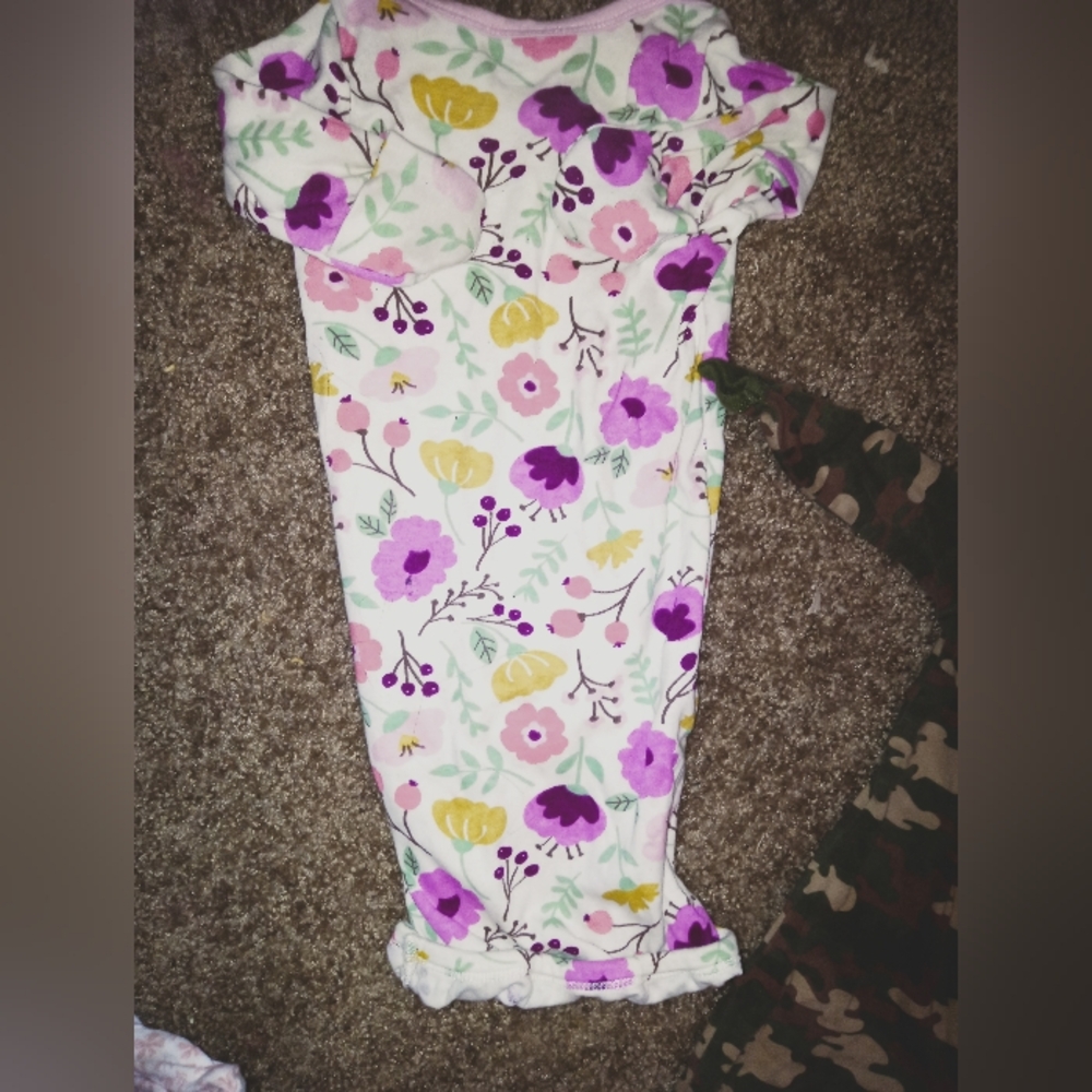 Baby girl sleep gown and pj's. - Picture 3 of 3